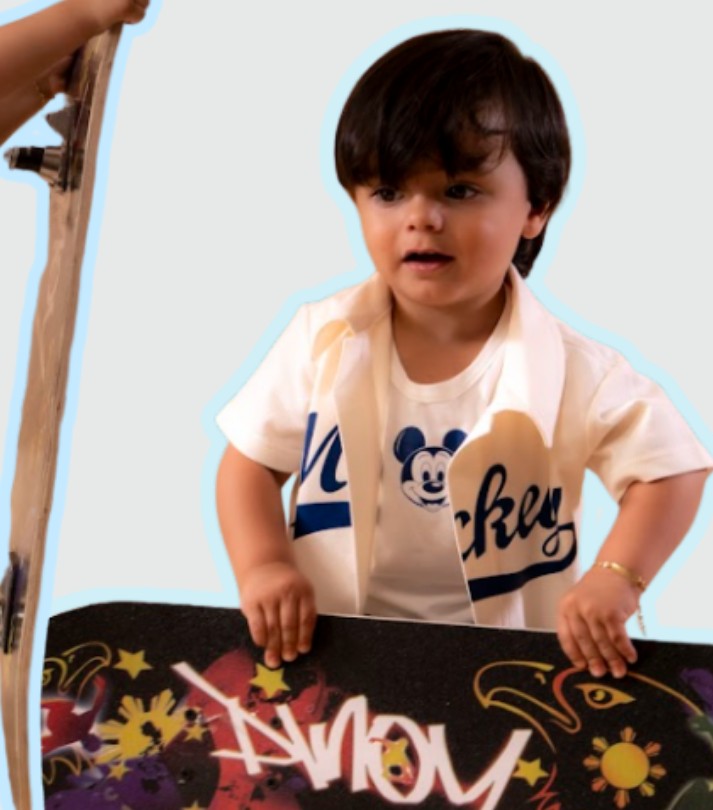 Niño vistiendo un conjunto Grata